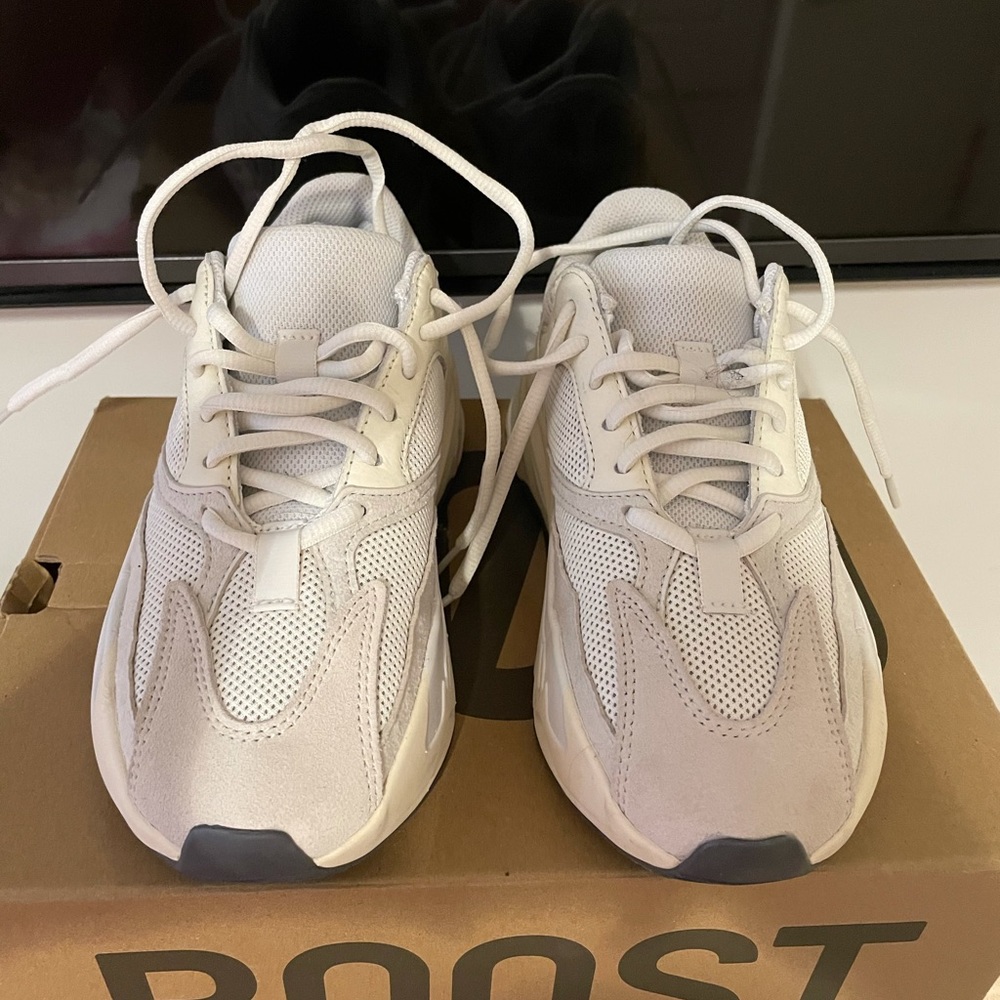 Yeezy size 5